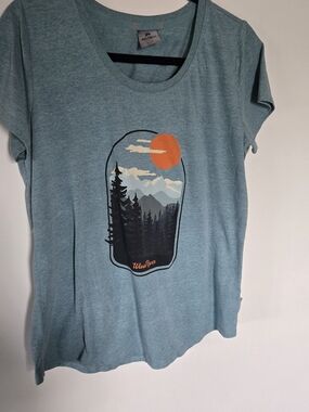 Women's Wind River Teal Graphic Tee with Sunset Landscape